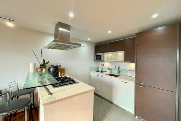 1 Bedroom Flat To Rent In Queen Mary Avenue, London, E18