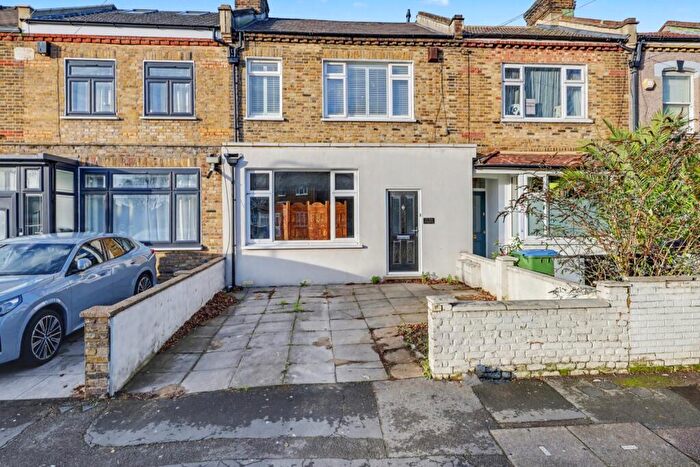 2 Bedroom Flat For Sale In Borthwick Road, London, E15