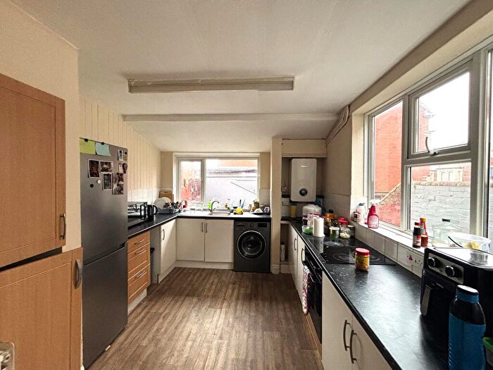 5 Bedroom House To Rent In Monks Road, Exeter, EX4