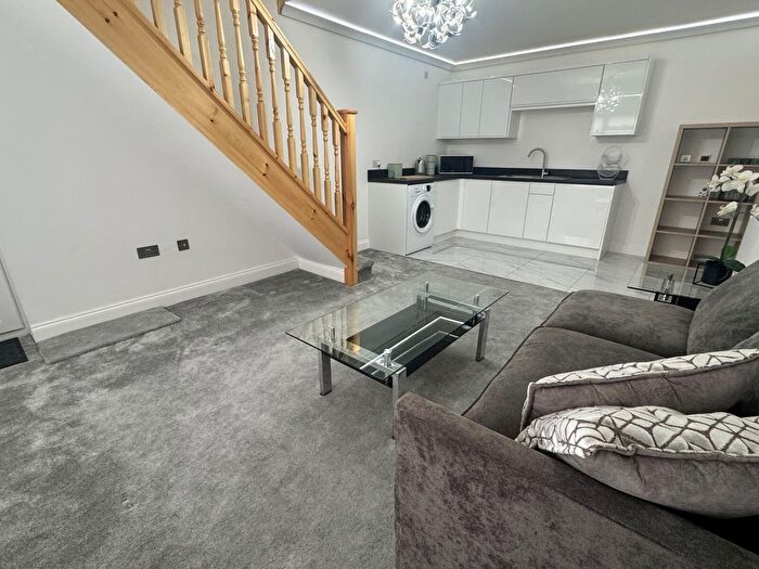 1 Bedroom Detached House To Rent In Poets Corner, High Wycombe, Buckinghamshire, HP11