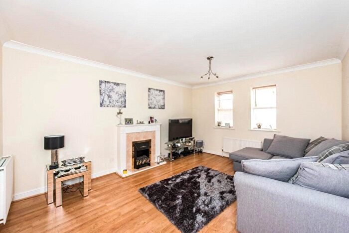 2 Bedroom Flat For Sale In Lyster Mews, Cobham, Surrey, KT11