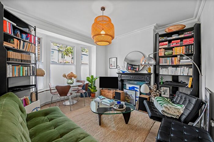 1 Bedroom Flat To Rent In Binns Road, Turnham Green, W4