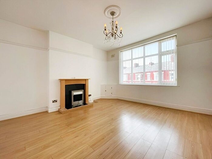 3 Bedroom Flat To Rent In Rake Lane, Wallasey, Wirral, CH45