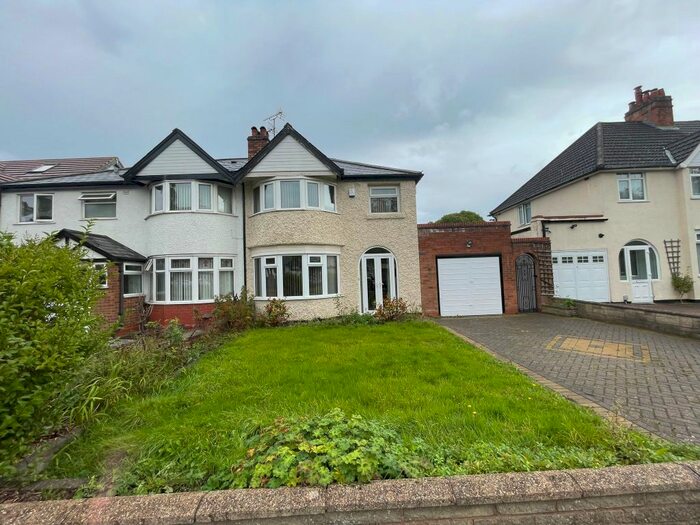 3 Bedroom Semi-Detached House To Rent In Stratford Road, Hall Green, Birmingham, B28