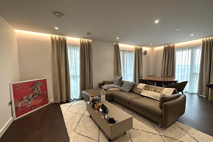 2 Bedroom Apartment To Rent In Montrose Building, Malthouse Road, SW11