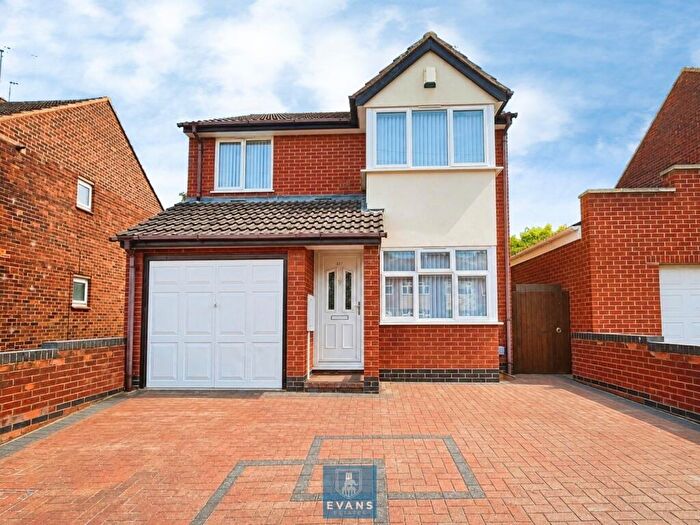 3 Bedroom Detached House For Sale In Beake Avenue, Whitmore Park, Coventry, CV6
