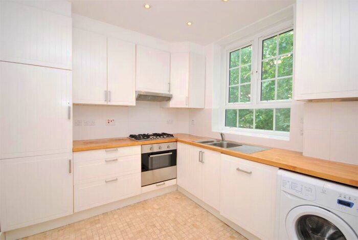 2 Bedroom Maisonette To Rent In Dog Kennel Hill Estate London, SE22
