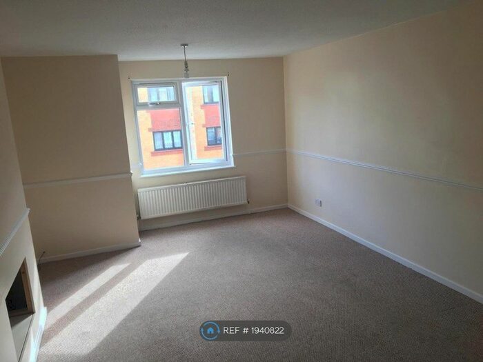 3 Bedroom End Of Terrace House To Rent In Shackleton Place, Oldbrook, Milton Keynes, MK6