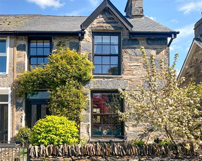 3 Bedroom End Of Terrace House For Sale In Nantmor, Caernarfon, Gwynedd, LL55