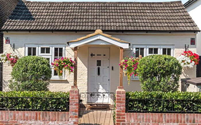 3 Bedroom Bungalow For Sale In Fourth Cross Road, Twickenham, TW2