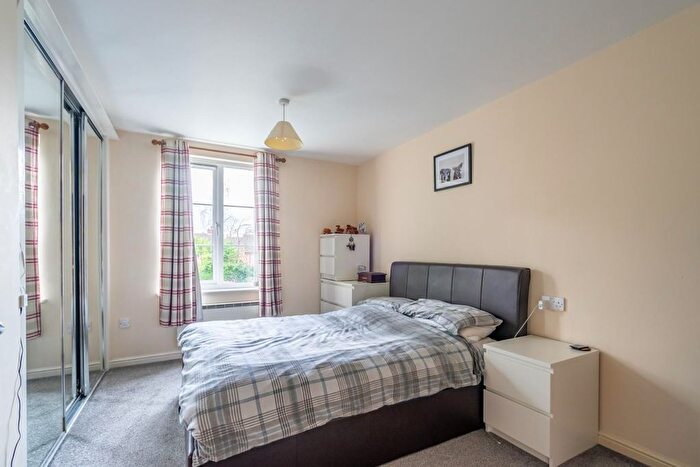 2 Bedroom Flat For Sale In Monument Close, York, YO24