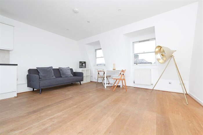 3 Bedroom Flat To Rent In Stoke Newington Church Street, N16