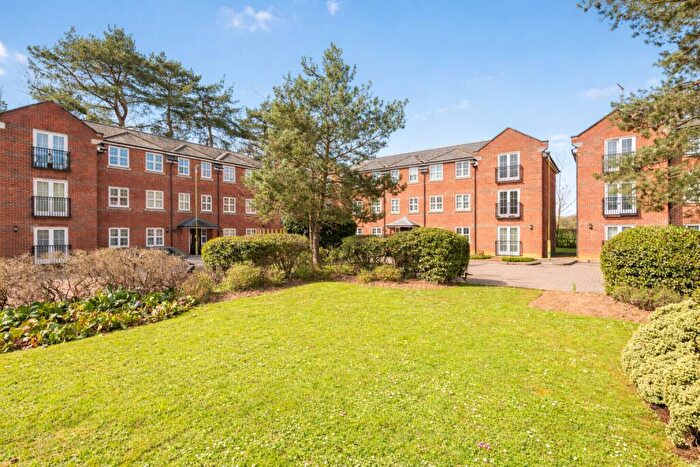 3 Bedroom Apartment For Sale In Lime Tree Court, Napsbury Park, St. Albans, Hertfordshire, AL2