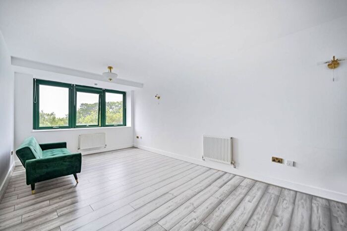 2 Bedroom Flat To Rent In Greystoke House, Ealing, London, W5