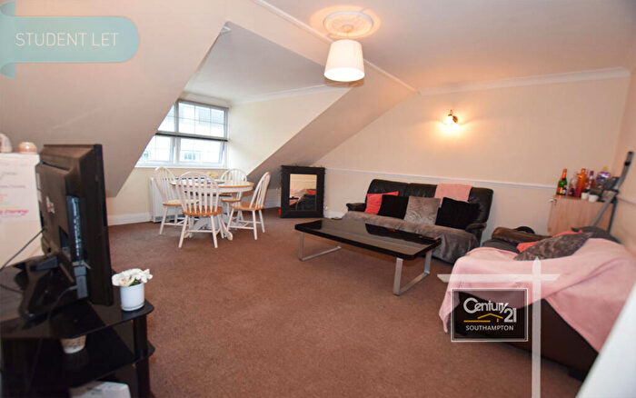 2 Bedroom Flat To Rent In |Ref: |, Winchester Street, Southampton, SO5