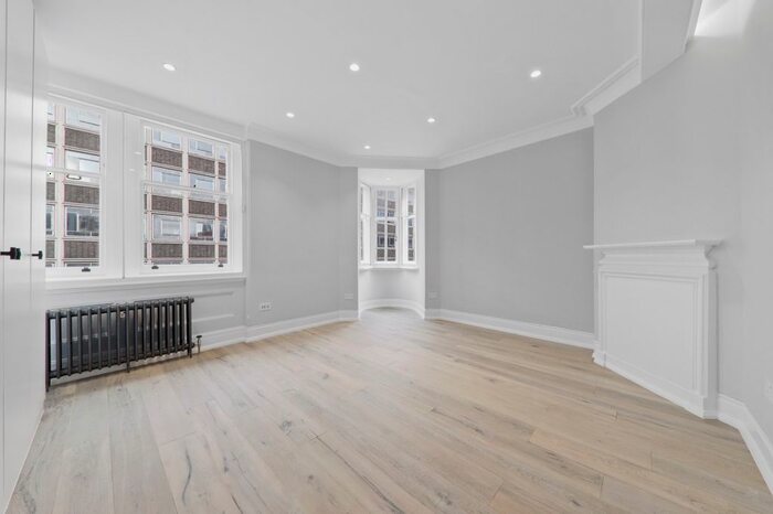 2 Bedroom Flat To Rent In Shaftesbury Avenue, London, W1D