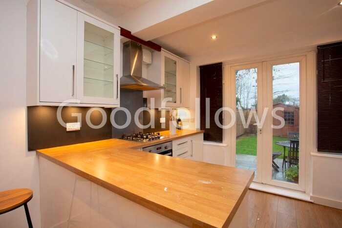 2 Bedroom Maisonette To Rent In Cannon Hill Lane, London, SW20