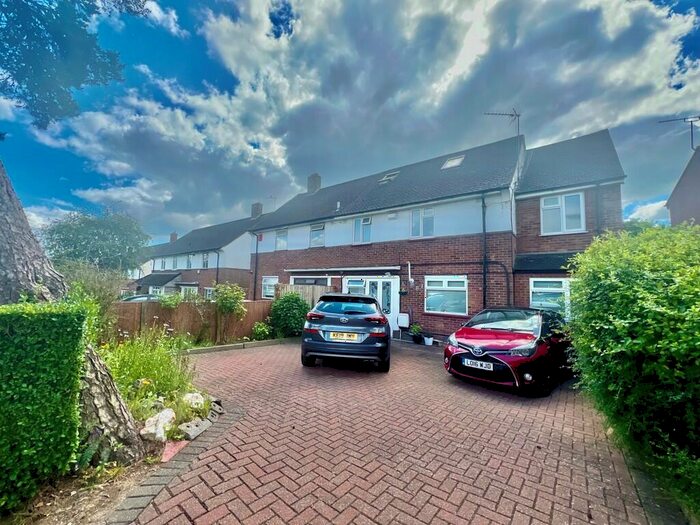 Apartment To Rent In Wiltshire Lane, Pinner, HA5