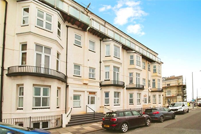 1 Bedroom Flat To Rent In South Parade, Southsea, Hampshire, PO4