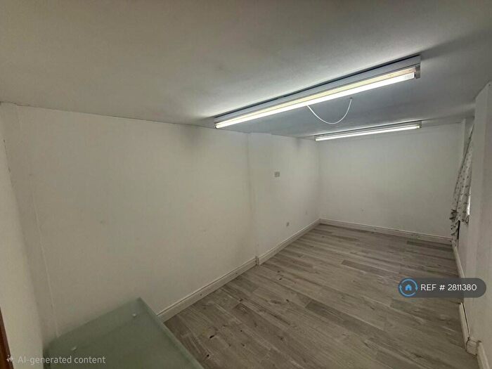 3 Bedroom Semi Detached House To Rent In Hatherleigh Road, Leicester, LE5