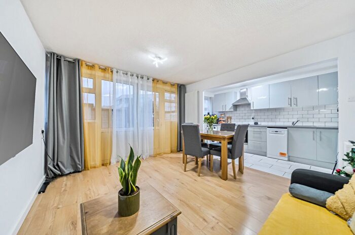 1 Bedroom Flat For Sale In Gale Close, Mitcham, CR4