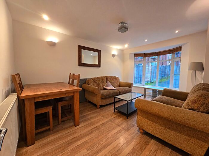 3 Bedroom Semi-Detached Bungalow To Rent In Thrale Road, Streatham, SW16