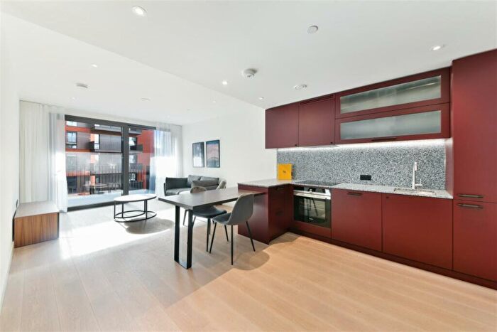 1 Bedroom Apartment To Rent In Legacy Building, Viaduct Gardens, SW11