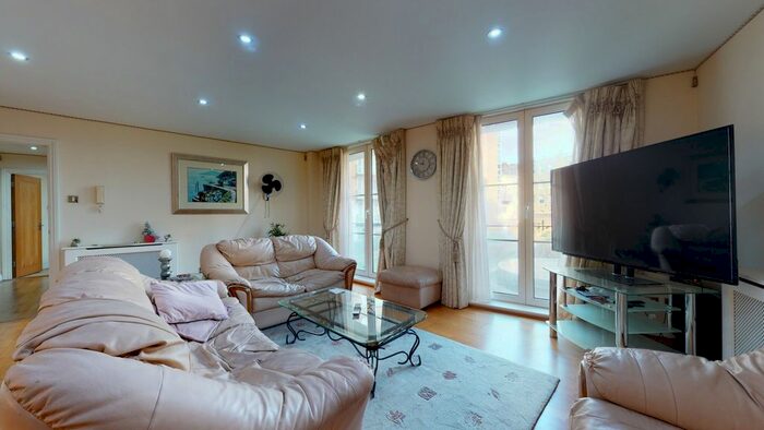 2 Bedroom Flat To Rent In Elizabeth Court, Palgrave Gardens, London NW1