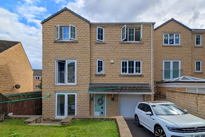 4 Bedroom Detached House For Sale In Croft View Mount Lane, Brighouse, West Yorkshire, HD6