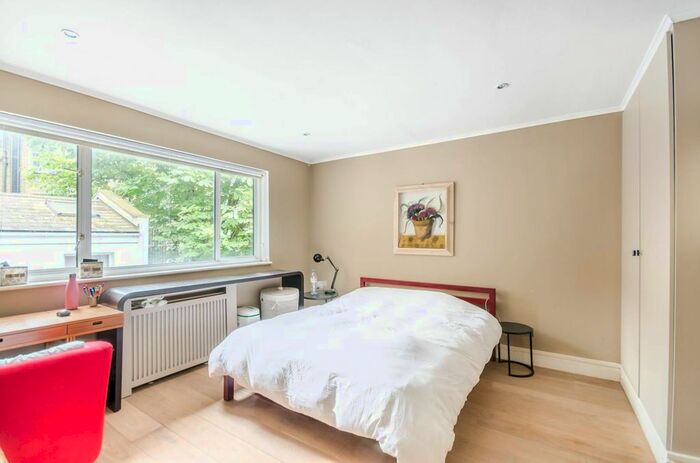 1 Bedroom Flat To Rent In Bina Gardens, South Kensington, London, SW5