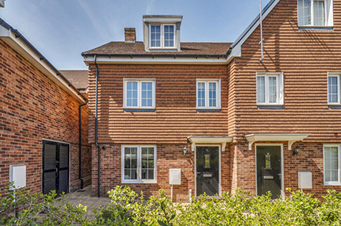 4 Bedroom End Of Terrace House For Sale In Montague Mews, Farnham, Surrey, GU9