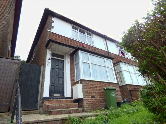 2 Bedroom House To Rent In Pomfret Avenue, Round Green, LU2