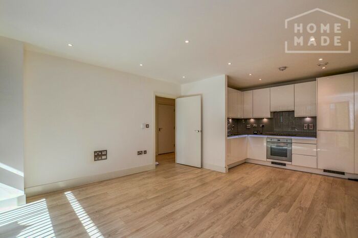 1 Bedroom Flat To Rent In Lakeside Drive, Park Royal, NW10