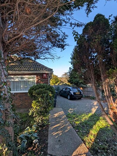 3 Bedroom Bungalow To Rent In Hangleton Way, Hove, BN3