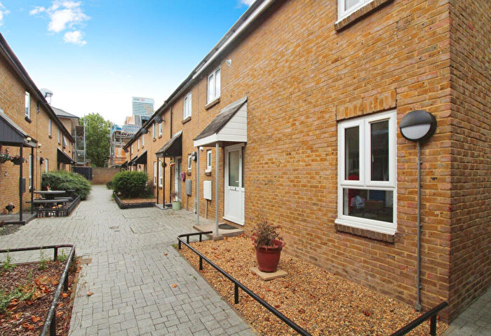 4 Bedroom End Of Terrace House To Rent In Plimsoll Close, London, E14