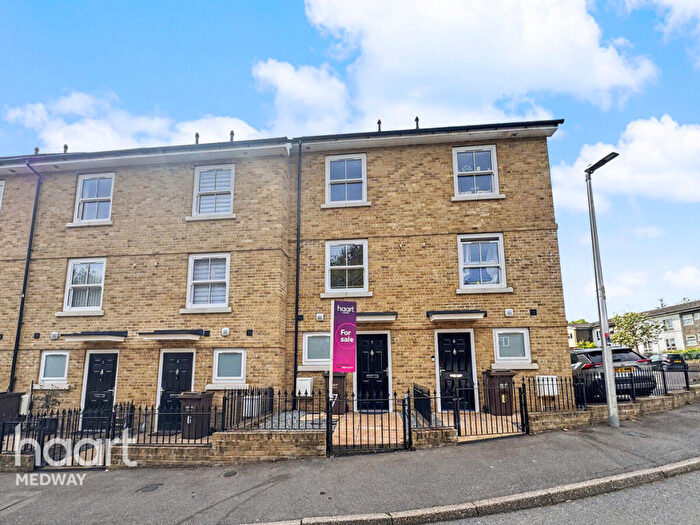 4 Bedroom Terraced House For Sale In Cobden Terrace, Rochester, ME1