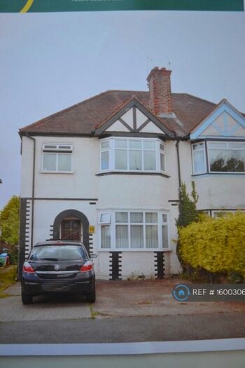 5 Bedroom Semi-Detached House To Rent In Grantley Road, Guildford, GU2