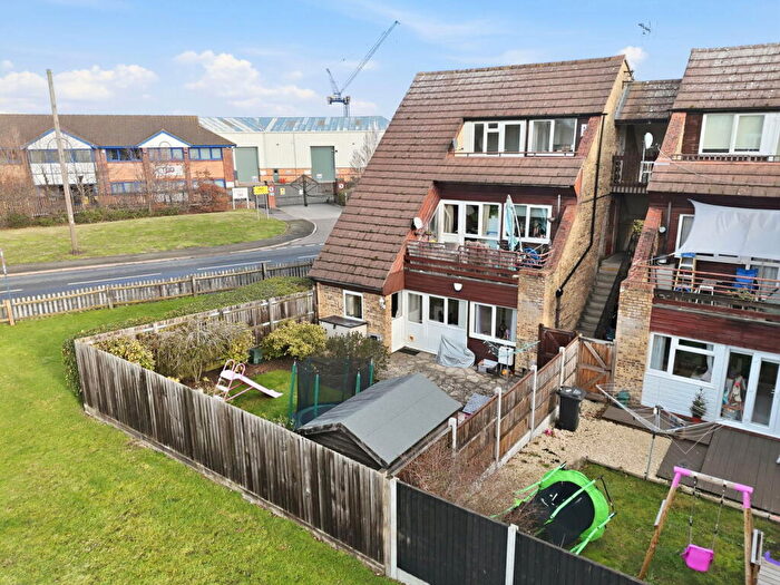 2 Bedroom Flat For Sale In Calvert Drive, Basildon, SS13