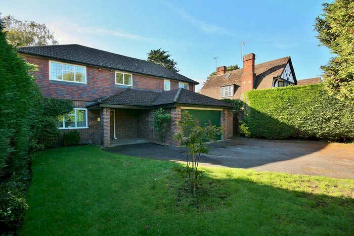 4 Bedroom Detached House To Rent In Woodham Waye, Woking, GU21