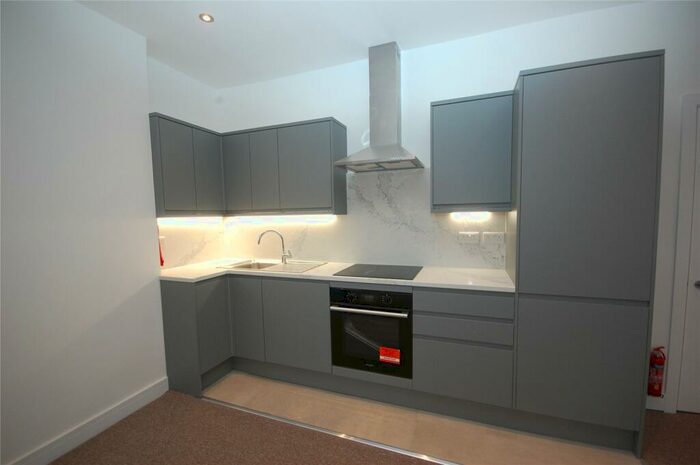 2 Bedroom Apartment To Rent In High Road, North Finchley, N12