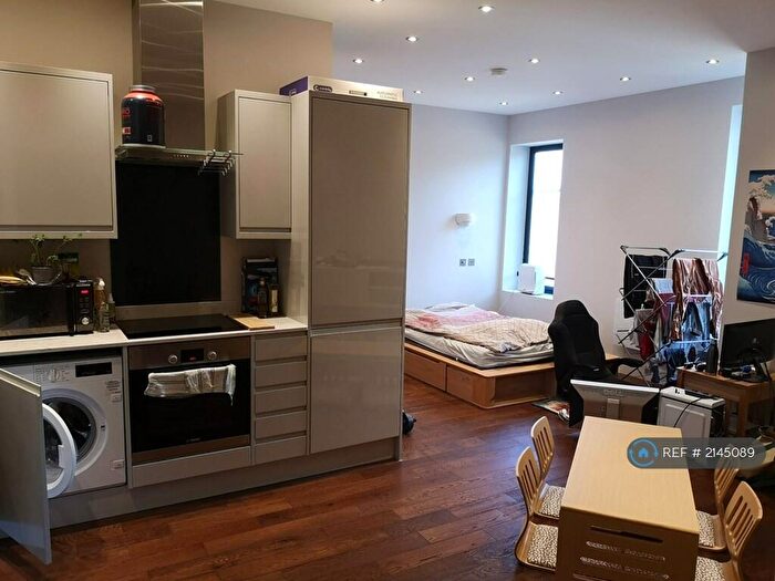 Studio To Rent In London Road, Bracknell, RG12