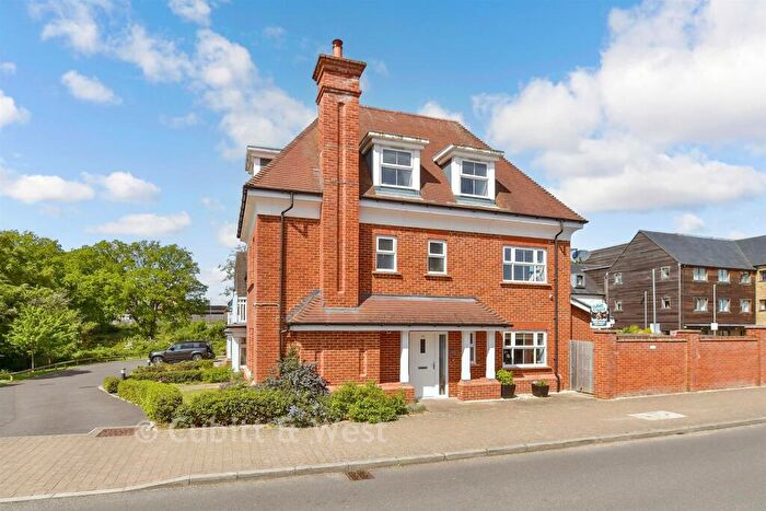 4 Bedroom Semi-Detached House For Sale In The Boulevard, Horsham, West Sussex, RH12