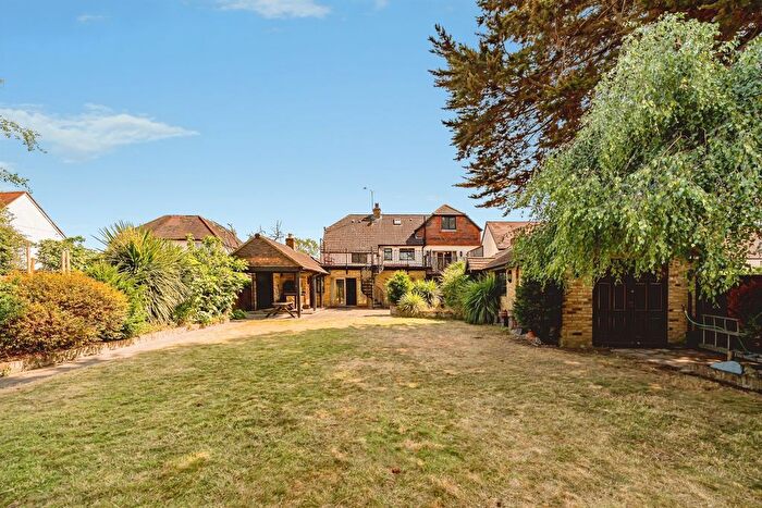 5 Bedroom Detached House For Sale In Burnham Lane, Slough, SL1