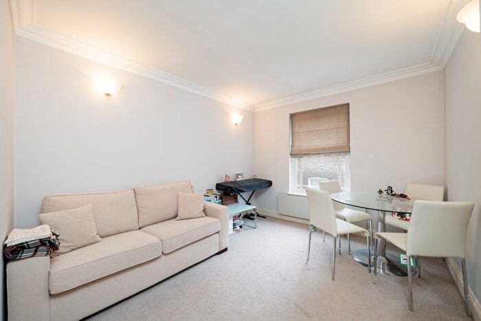 1 Bedroom Flat For Sale In Beaufort Gardens, London, SW3