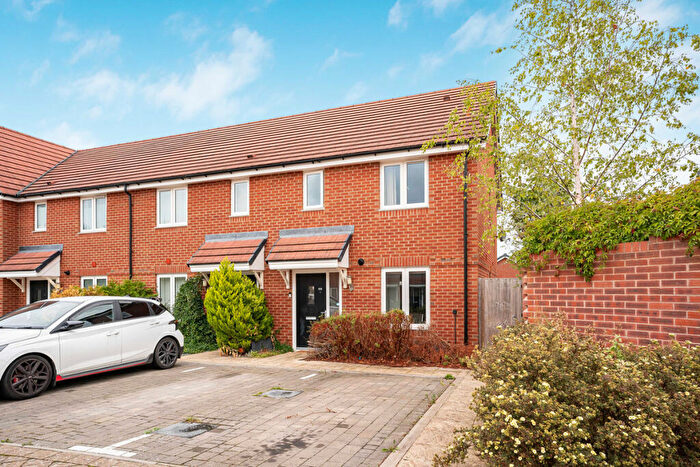 2 Bedroom End Of Terrace House For Sale In Sundew Close, Didcot, OX11