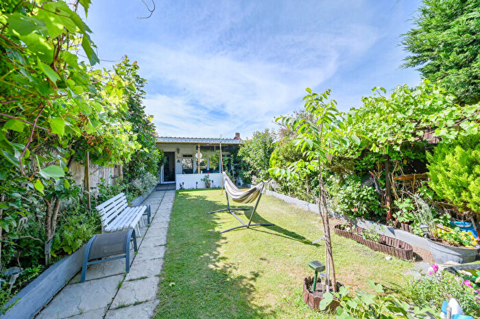 3 Bedroom Semi Detached House For Sale In Bramshaw Rise, New Malden, KT3
