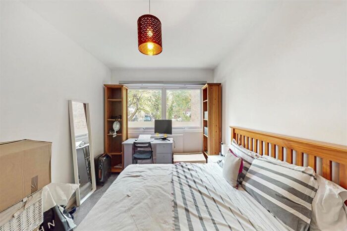 2 Bedroom Apartment To Rent In Chilton Street, Shoreditch, E2