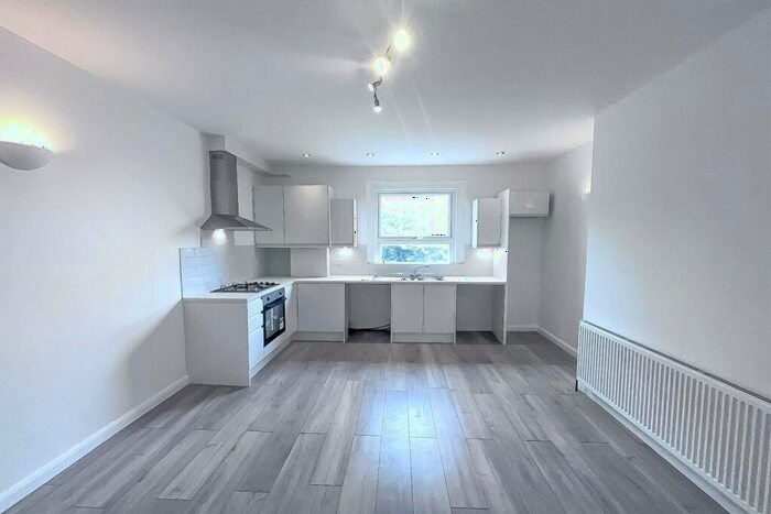 3 Bedroom Flat To Rent In Sunningfields Road, Hendon, NW4