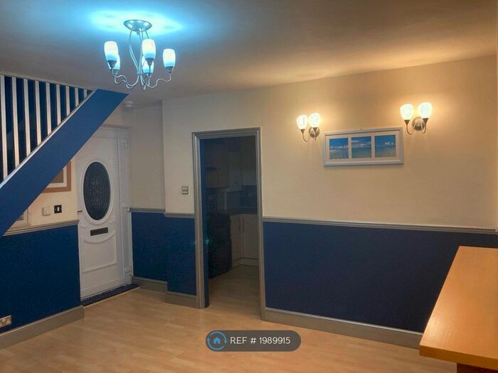 2 Bedroom End Of Terrace House To Rent In Dronfield Gardens, Dagenham, RM8