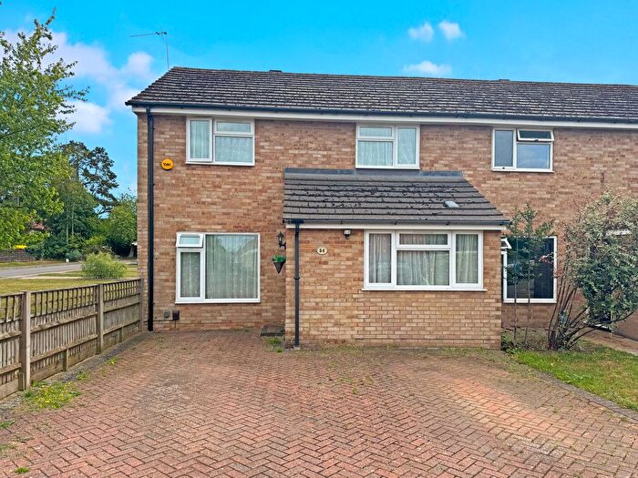 3 Bedroom Terraced House For Sale In Lincoln Park, Amersham, HP7